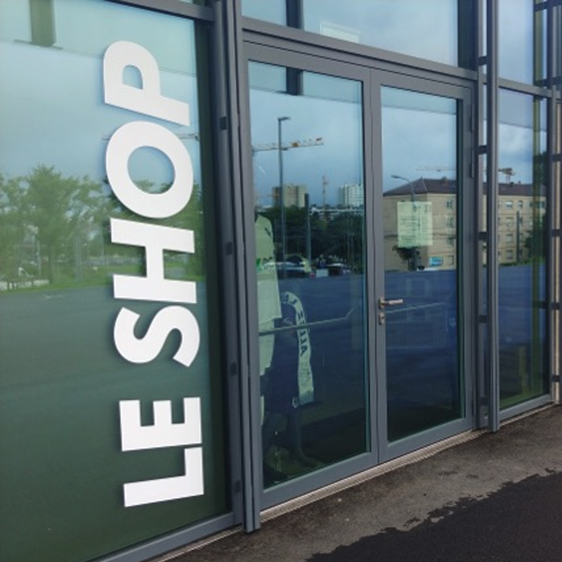  Deventure du shop du Lausanne-sport avec ecris ls shop dessus